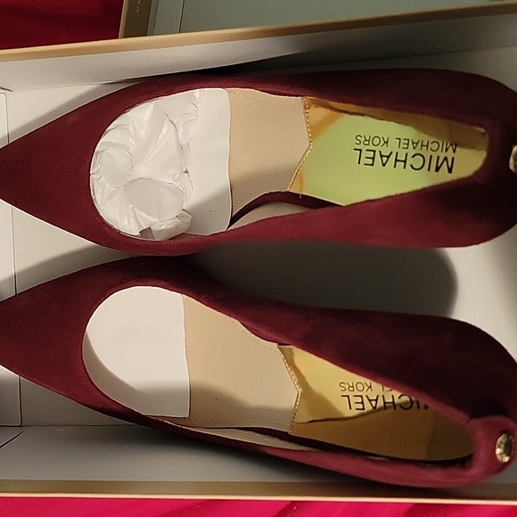 Michael Kors - Merlot Suede Flex High Pumps - Size 10 - Picture 6 of 6